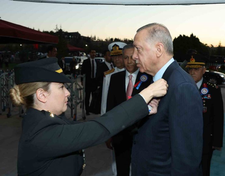 Cumhurbaşkanı Erdoğan: “Teröristler Türk adaletine teslim olacaklar ya da devletimizin demir yumruğuyla yüzleşeceklerdir.”