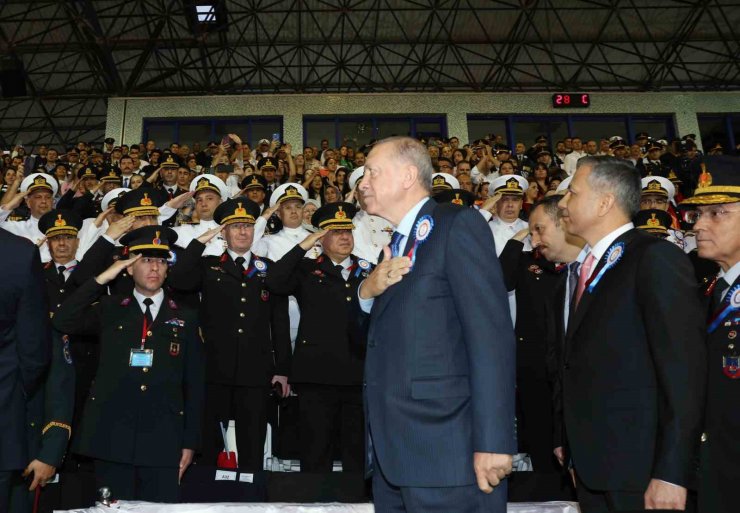 Cumhurbaşkanı Erdoğan: “Teröristler Türk adaletine teslim olacaklar ya da devletimizin demir yumruğuyla yüzleşeceklerdir.”