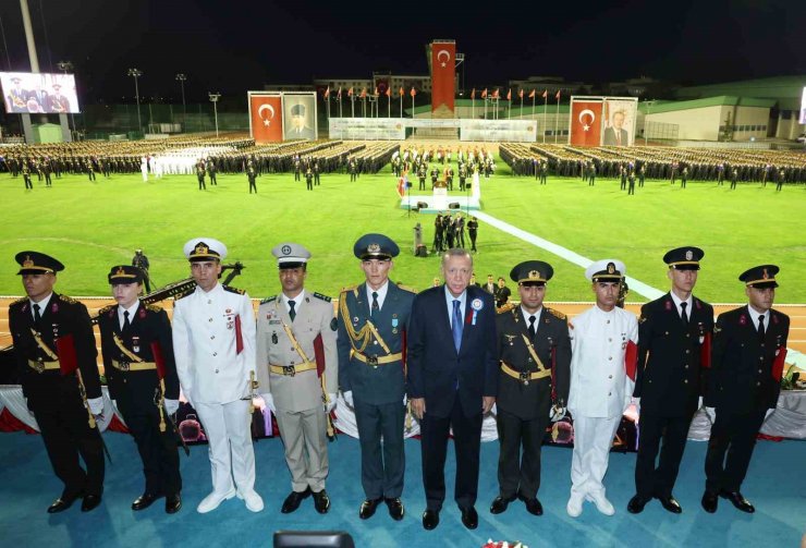 Cumhurbaşkanı Erdoğan: “Teröristler Türk adaletine teslim olacaklar ya da devletimizin demir yumruğuyla yüzleşeceklerdir.”