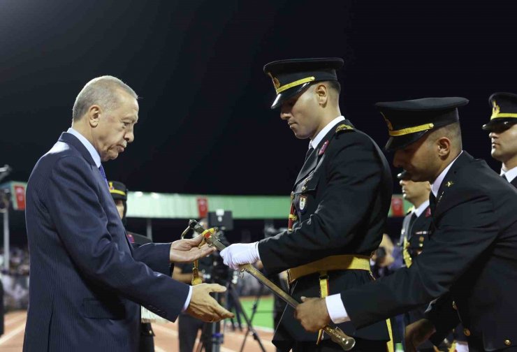 Cumhurbaşkanı Erdoğan: “Teröristler Türk adaletine teslim olacaklar ya da devletimizin demir yumruğuyla yüzleşeceklerdir.”