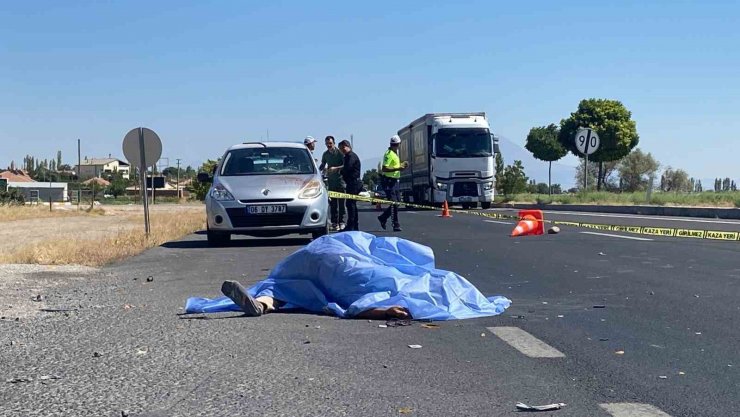 Arızalanan aracını emniyet şeridine çeken sürücü canından oldu