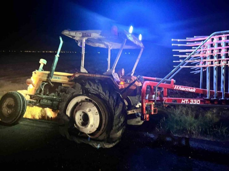 Aksaray’da otomobil traktöre çarptı: 3 yaralı