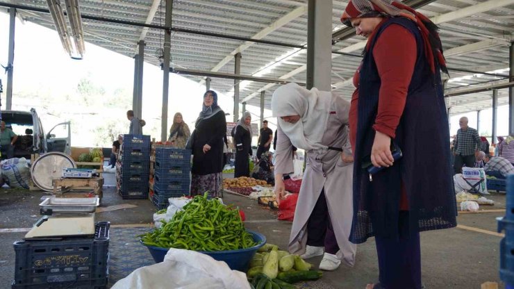 Keçiören köylü pazarında aracısız alışveriş