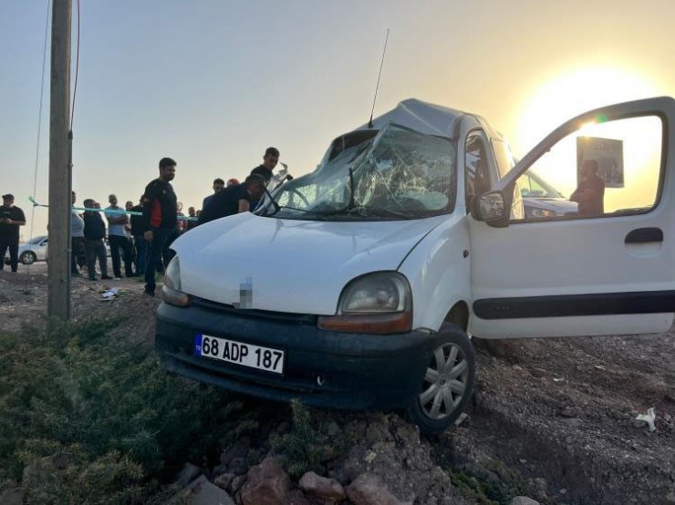 Kamyonet ile hafif ticari araç çarpıştı: 1 ölü, 3 yaralı