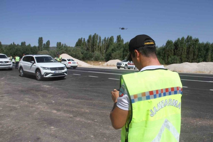 Jandarma yeni Konya Antalya Kara yolunda dron destekli denetimlerini artırdı