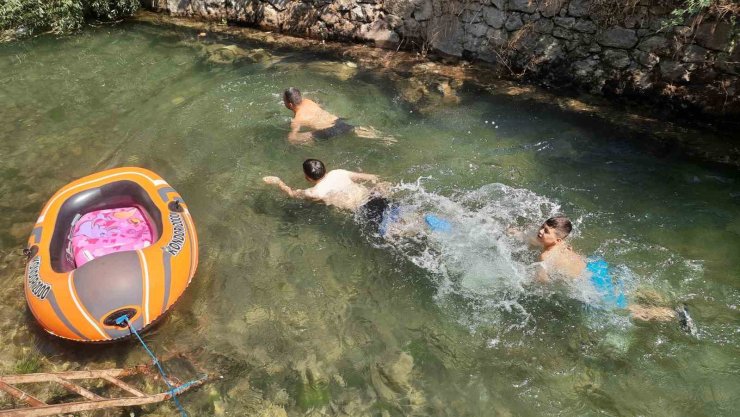 İşletmeyi renklendirerek ilgi çekici hale getirdi