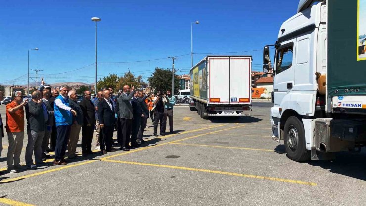 Konya’dan Hatay’a 100 çiftin düğünü için çeyiz yardımları tırlarla yola çıktı