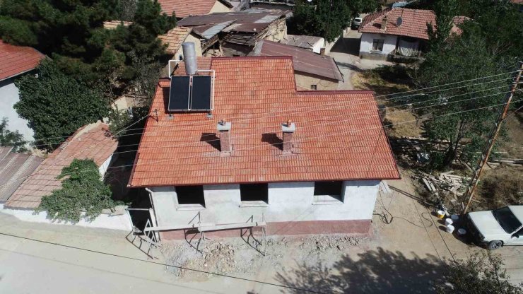 Başkan Kavuş, evi yanan Ayşe teyzeye sahip çıktı