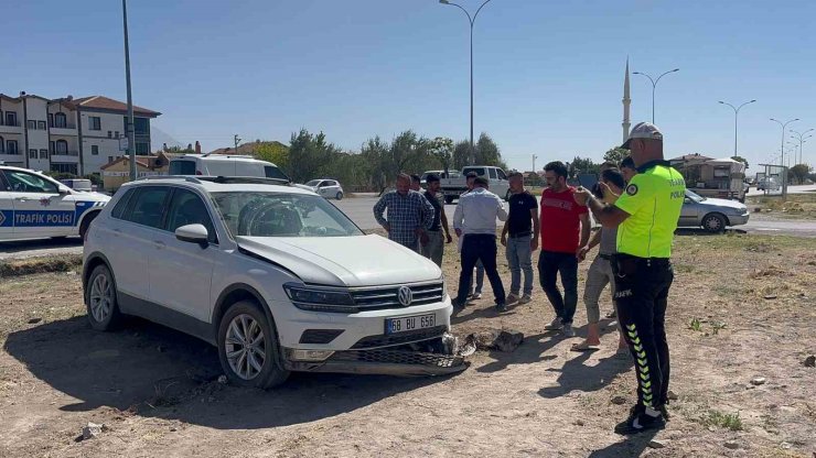 Kontrolden çıkan cip yan yattı: 1 yaralı