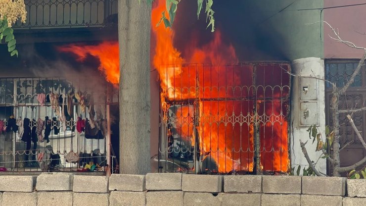 Yangında dolaba saklanan 4 yaşındaki kız çocuğu can verdi