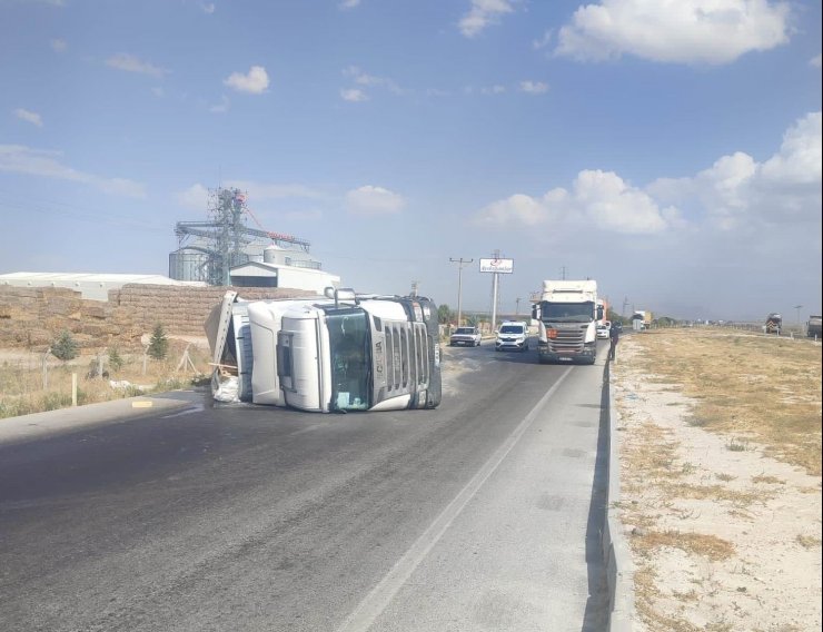 Konya’da tır devrildi: 1 yaralı