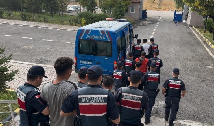 JASAT, hırsızlık şüphelilerini çaldıkları malzemelerle yakaladı