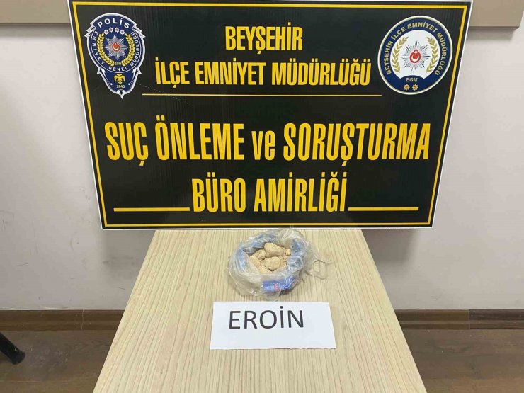 Otomobilin arka koltuğuna zulalanmış eroin ele geçirildi