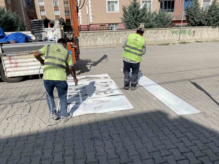 Kulu’da okul bölgesindeki yaya geçitleri yenilendi