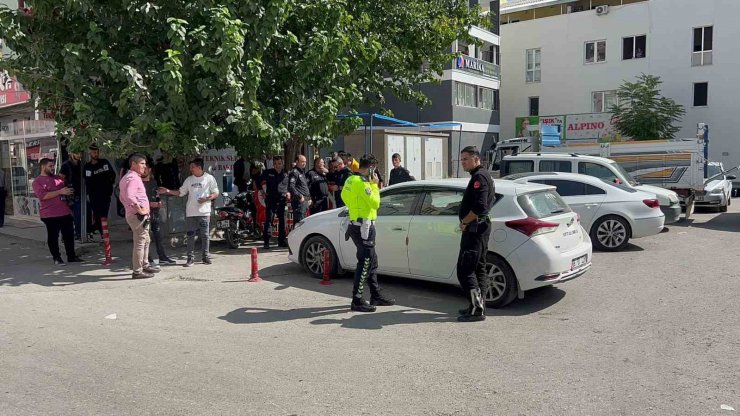 Gasp iddiasıyla durdurulan şahıs kendini araca kilitledi