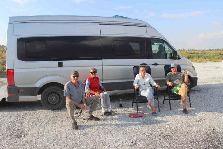 Meke Gölü sonbaharda da yabancı turistlerin ilgi odağı oldu