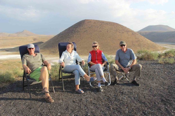 Meke Gölü sonbaharda da yabancı turistlerin ilgi odağı oldu