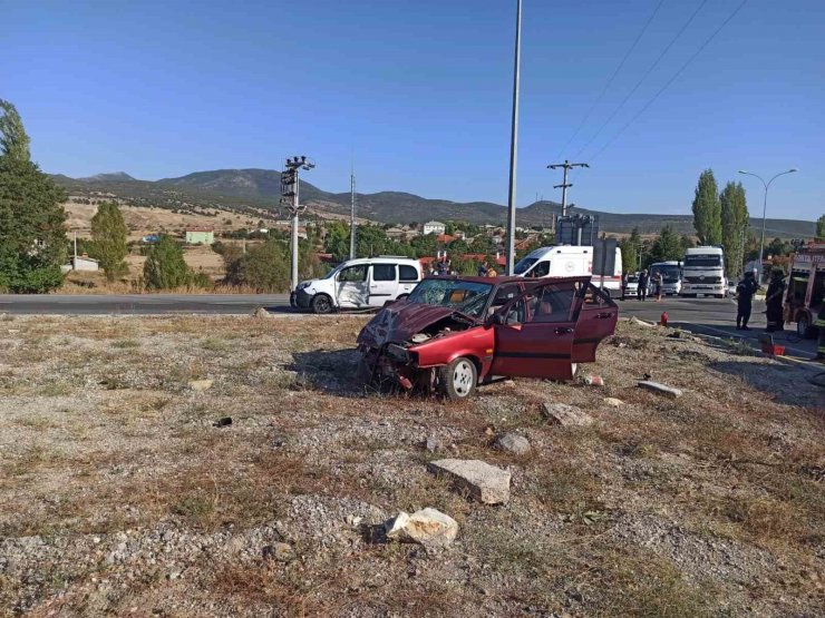 Konya’da öğretmenlerin olduğu araç otomobille çarpıştı: 6 yaralı