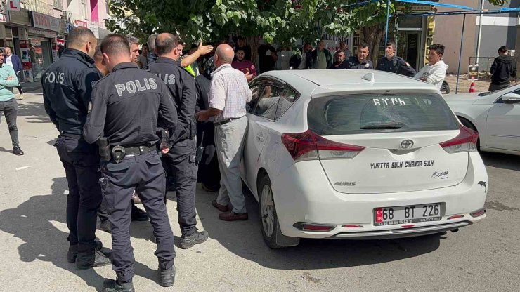 Gasp iddiasıyla durdurulan şahıs kendini araca kilitledi