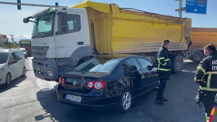 Aksaray’da otomobille kamyon çarpıştı: 2 yaralı