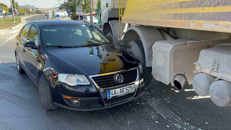 Aksaray’da otomobille kamyon çarpıştı: 2 yaralı