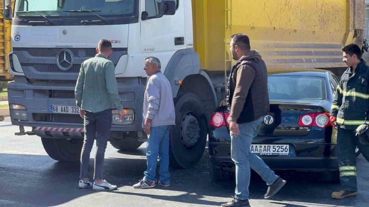 Aksaray’da otomobille kamyon çarpıştı: 2 yaralı