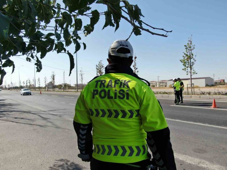 Aksaray’da polis trafiği helikopterle havadan denetledi