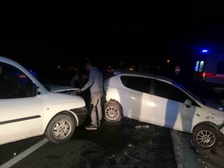 Aksaray’da 5 araçlı zincirleme kaza: 3 yaralı