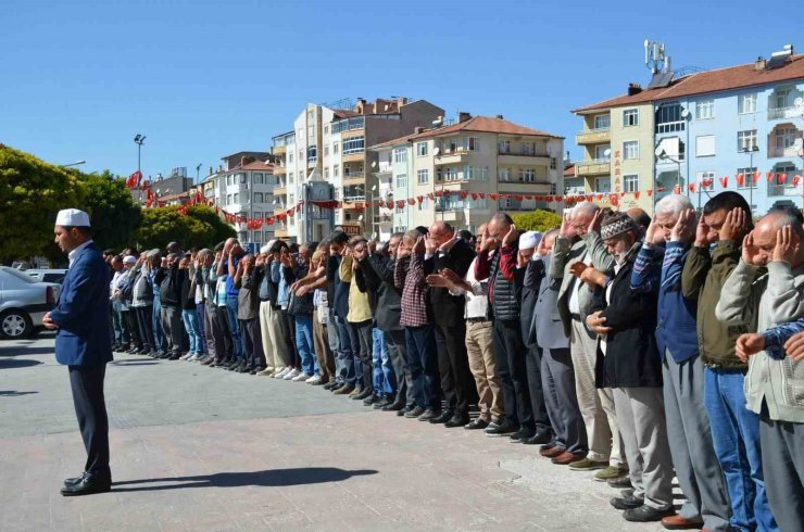 Konya ve Karaman’da Filistin’de hayatını kaybedenler için gıyabi cenaze namazı kılındı