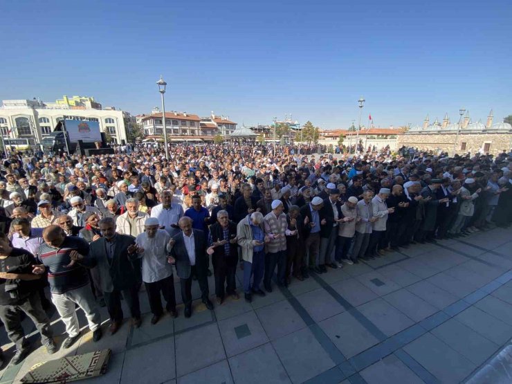 Konya ve Karaman’da Filistin’de hayatını kaybedenler için gıyabi cenaze namazı kılındı