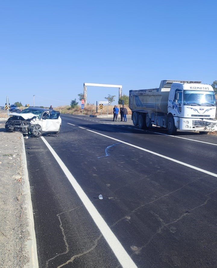 Konya’da otomobille kamyon çarpıştı: 4 yaralı