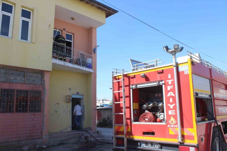 Depremzede ailenin kaldığı evde yangın