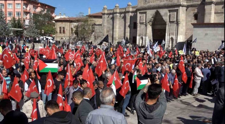 Karaman ve Aksaray’da Filistin’de hayatını kaybedenler için gıyabi cenaze namazı kılındı