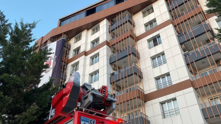 “Basın mensubuyum” dedi, kameralara saldırdı