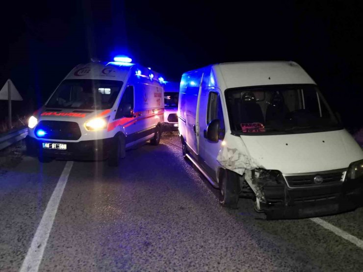 Aksaray’da minibüs otomobile arkadan çarptı: 5 yaralı