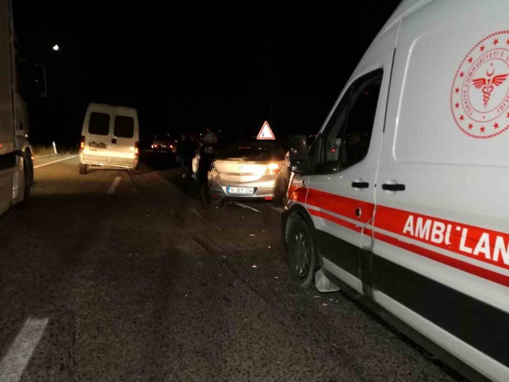 Aksaray’da minibüs otomobile arkadan çarptı: 5 yaralı