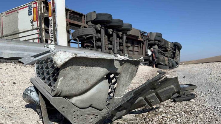 Aksaray’da tır devrildi: 2 yaralı