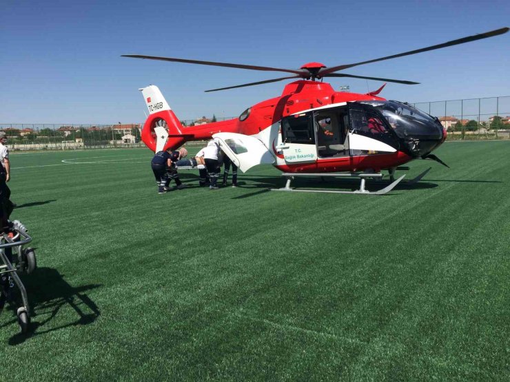 Kalp krizi geçiren yaşlı adam için helikopter ambulans havalandı