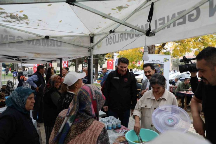 Eskişehir’de kadın çiftçiler ürünlerini sergiledi