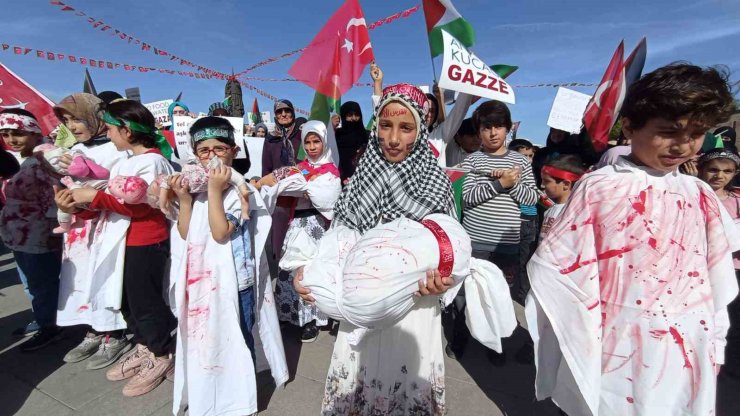 Konya’da anneler, Gazze’de öldürülen çocuklar için yürüdü