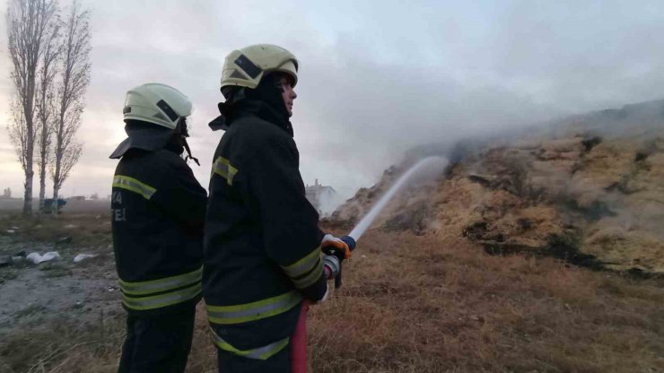 Kopan elektrik teli 20 bin saman balyasını yaktı