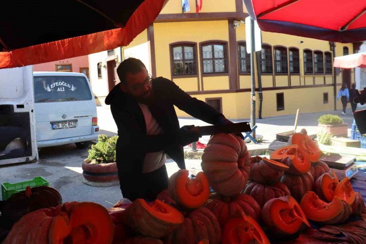 Semt pazarlarının gözdesi kış kabağının tarladan tezgaha yolculuğu başladı