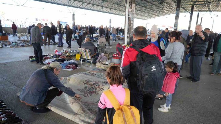 Bu pazarda yok yok: Vatandaşlar ucuz ürün almak için buraya akın ediyor