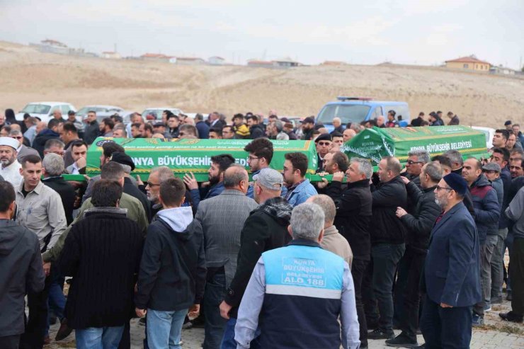 Konya’daki feci kazada hayatını kaybeden aynı aileden 5 kişi toprağa verildi