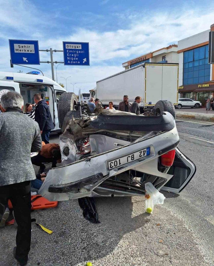 Konya’da kamyonun çarptığı otomobil ters döndü: 5 yaralı