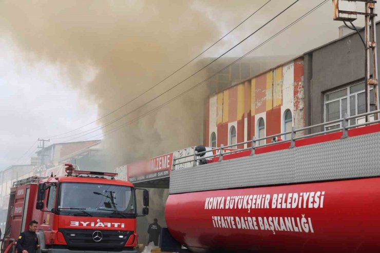 Konya’da sünger fabrikasında korkutan yangın