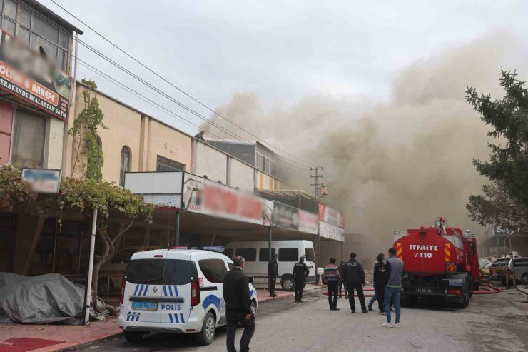 Konya’da sünger fabrikasında korkutan yangın