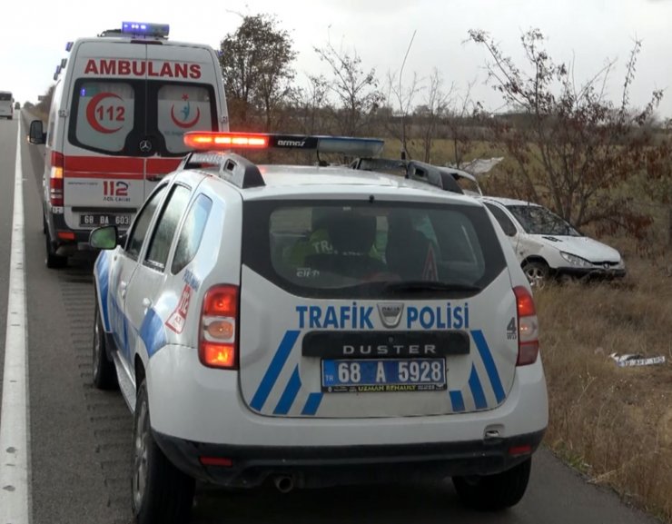 Şarampole düşen otomobilde baba ve 11 yaşındaki oğlu yaralandı