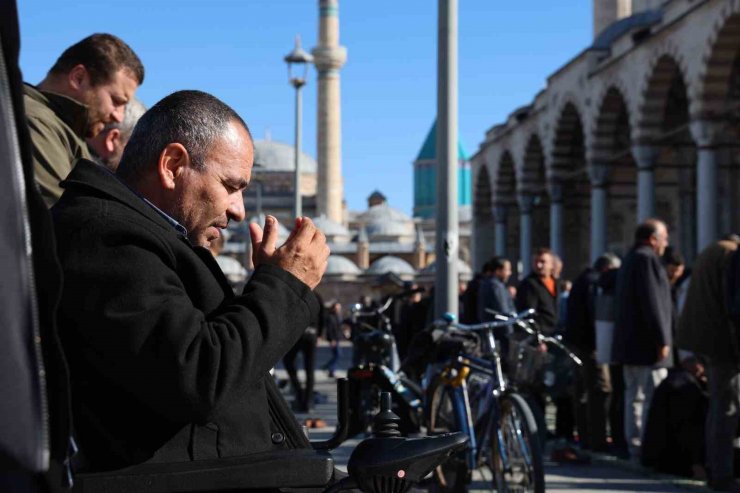 Konya’da cuma namazı sonrası Filistin için dua edildi