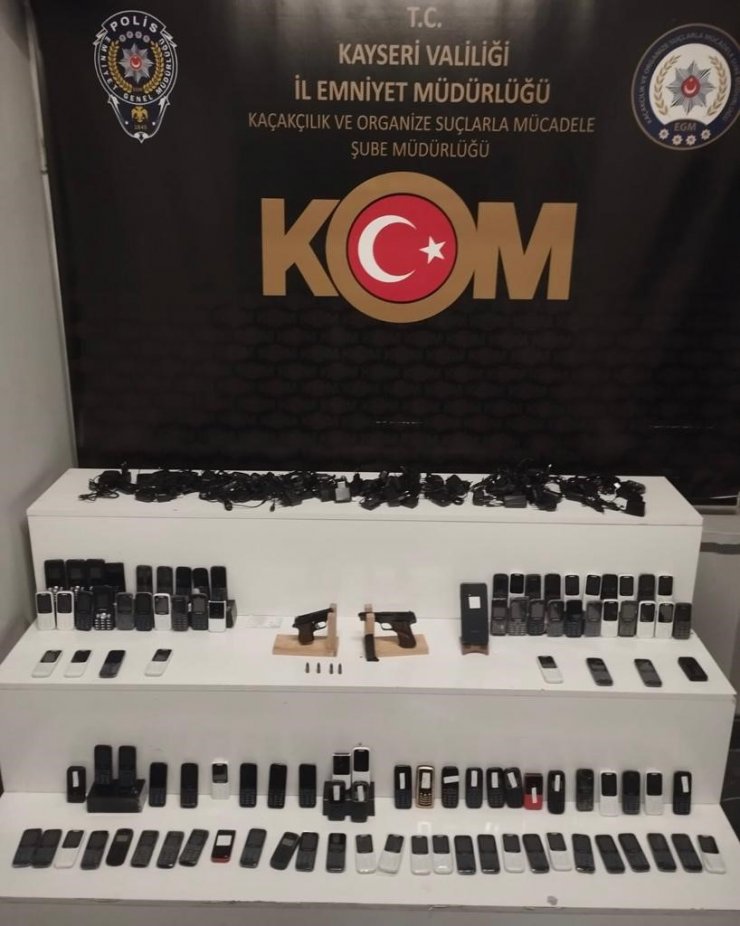 Kayseri’de kaçakçılık operasyonu: 80 bin dal doldurulmuş makaron ele geçirildi, 4 gözaltı